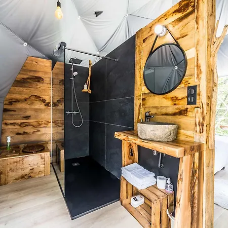 Деревянный коттедж Kozi Dome La Belle Etoile La Dornac